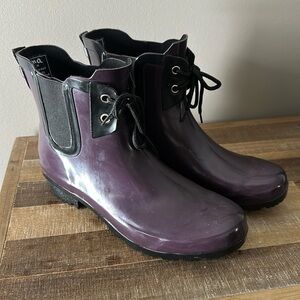 Worn once! Roma size 9 pull on rain boots in purple.
